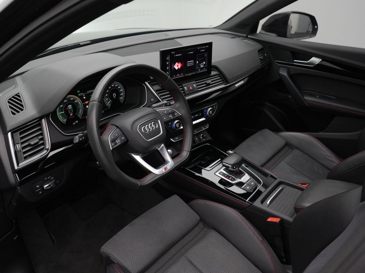 Audi Q5 Sportback 55 TFSI e 367 pk S-tronic S edition / S-Line | Panoramadak | Luchtvering | Leder/alcantara (rood gestikt) | Rondomzicht camera | Geheugenstoel | Bang & Olufsen | Matrix LED
