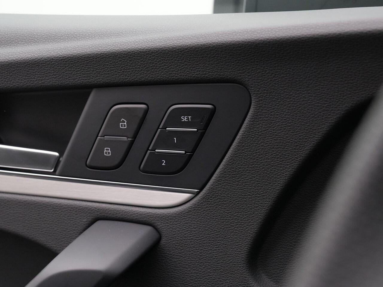 Audi Q5 55 TFSI e 367 pk S-tronic S edition Competition / S-Line | Panoramadak | Trekhaak | Geheugen-/massagestoel | Achteruitrijcamera | Adaptive Cruise