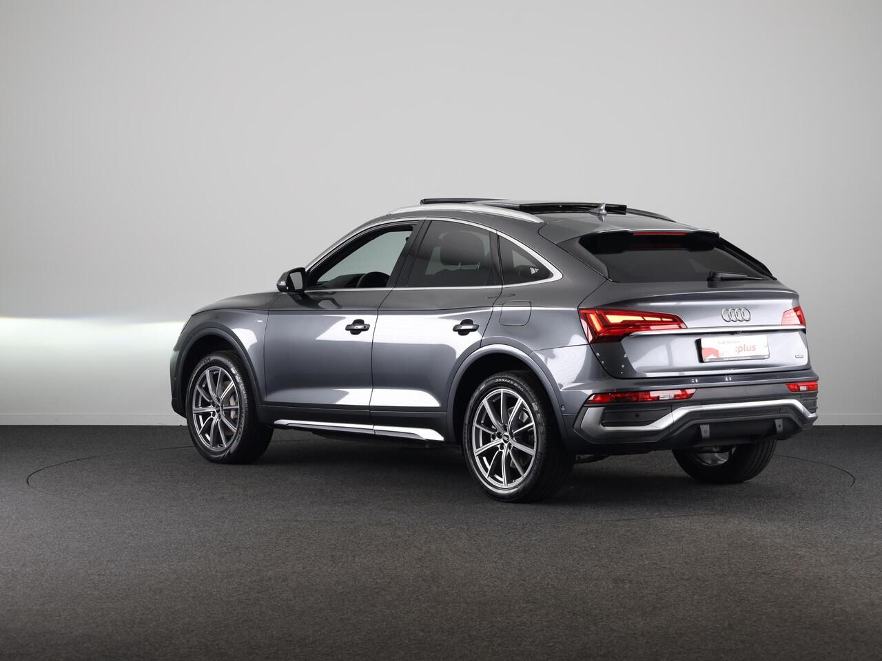 Audi Q5 Sportback 50 TFSI e S edition 299 pk S-tronic | Navigatie | Panoramadak | Trekhaak (wegklapbaar) | Parkeersensoren (Park assist) | Rondomzicht camera | Stoelverwarming v/a | S-Line |