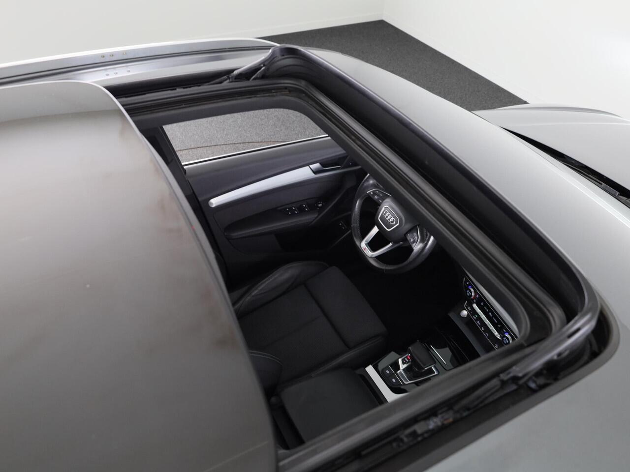 Audi Q5 Sportback 50 TFSI e S edition 299 pk S-tronic | Navigatie | Panoramadak | Trekhaak (wegklapbaar) | Parkeersensoren (Park assist) | Rondomzicht camera | Stoelverwarming v/a | S-Line |