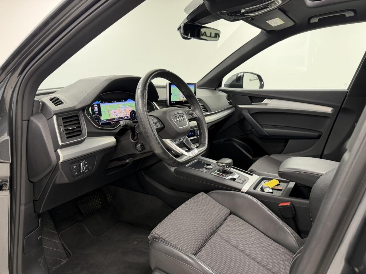 Audi Q5 50 TFSI e S edition | Luchtvering | Trekhaak | Panoramadak |