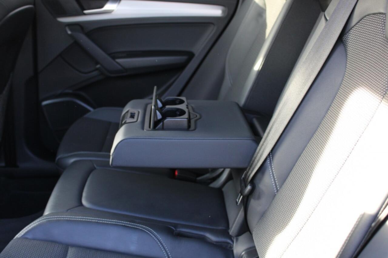 Audi Q5 55 TFSI e 367pk S-Line Black Line Quattro Matrix Luchtv. HUD trekh. 21
