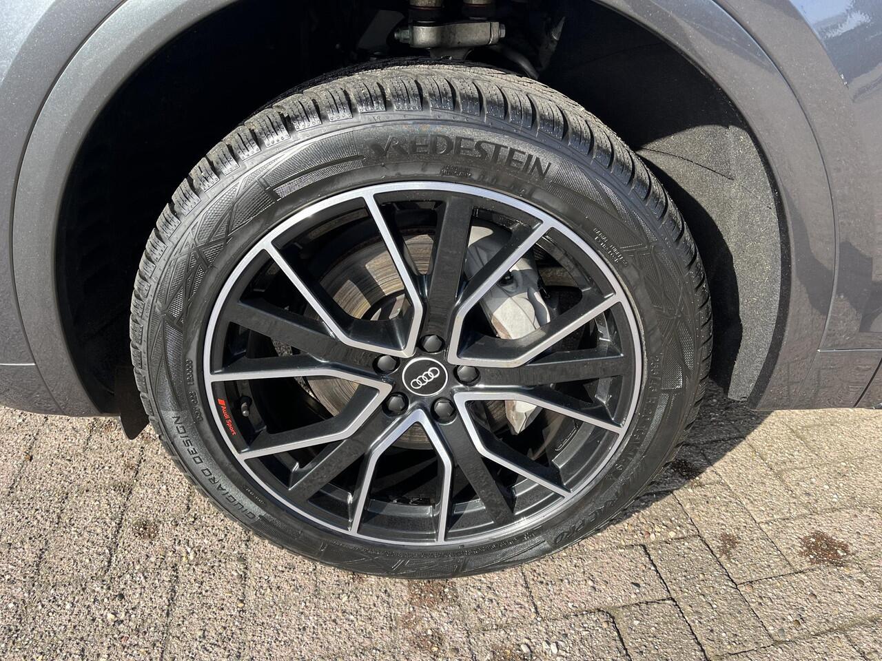Audi Q5 50 TFSI e S edition Plug inn hybride. S- line uitvoering. Binnen en buiten. navi, pdc, sportstoelen etc.
