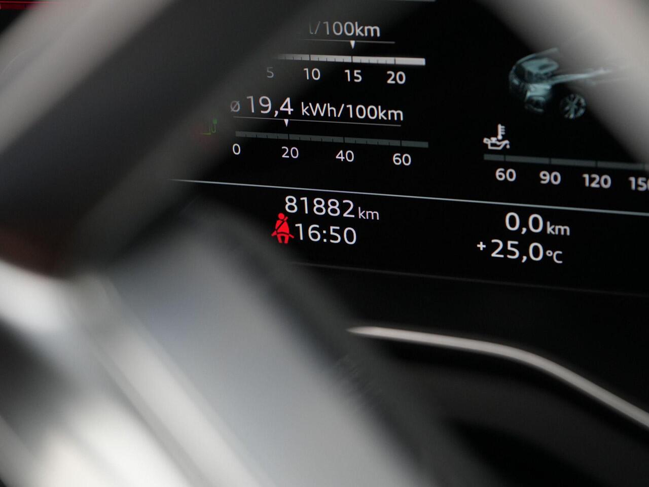 Audi Q5 Sportback 55 TFSI e 367 pk S-tronic S edition | Rondomzicht camera | Matrix LED koplampen | Standkachel | Adaptive cruise | Sportstoelen | Optiekpakket zwart | 20 inch