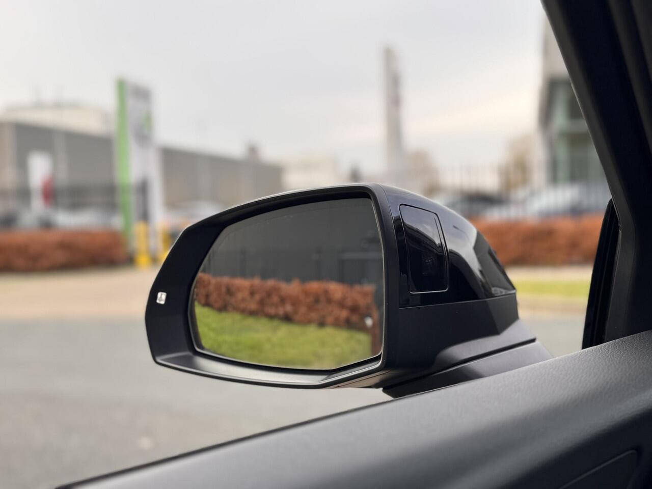 Audi Q5 50 TFSI e S edition 299pk | Panorama dak | Navigatie | Parkeercamera | Matrix Led koplampen