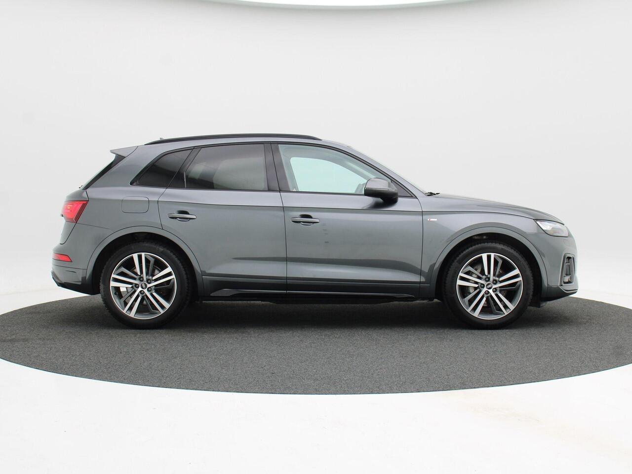 Audi Q5 55 TFSi e 368 Pk Automaat S-Line | Zwart Optiek | CarPlay | Camera | Stoelverwarming | Elektrische Achterklep | 20 Inch | 64.901 Km!!