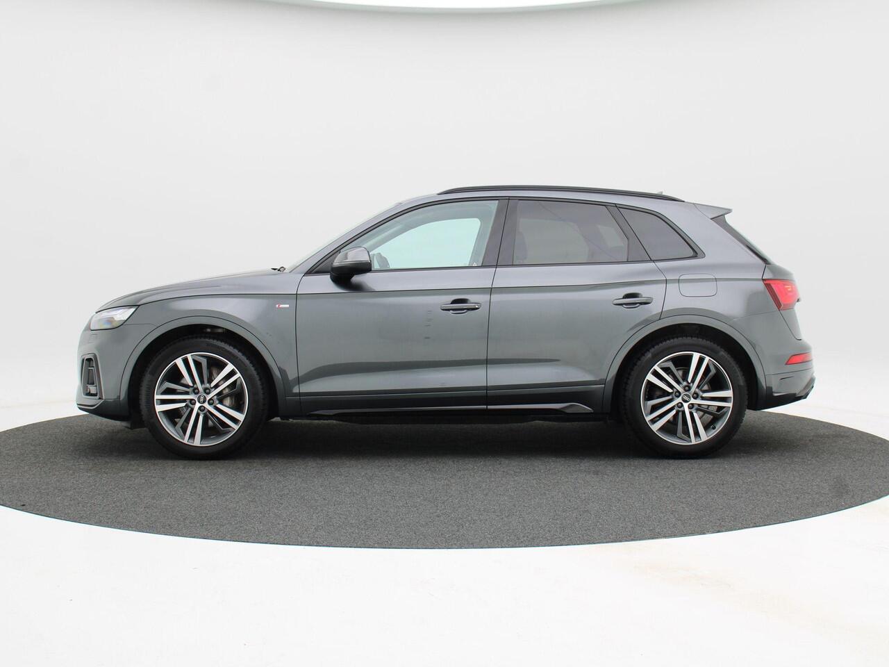 Audi Q5 55 TFSi e 368 Pk Automaat S-Line | Zwart Optiek | CarPlay | Camera | Stoelverwarming | Elektrische Achterklep | 20 Inch | 64.901 Km!!