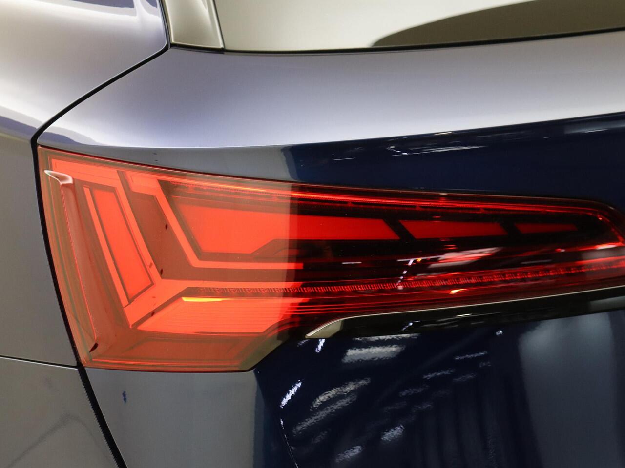 Audi Q5 50 TFSI e S edition Competition | Luchtvering | 360 camera | Head-up display | Lederen bekleding 'Valcona' | 3-zone airco | LED matrix verlichting | Dodehoek detectie |