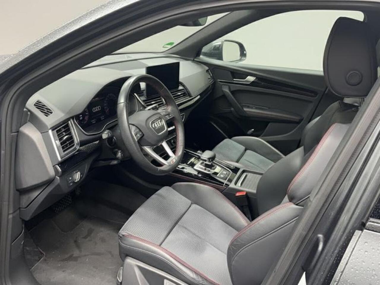 Audi Q5 50 TFSI e S edition 299PK S-tronic | 91% SOH | 2x S-line | Zwart optiek | Clima | Zwenkbare trekhaak | Adaptieve cruise | Rood sticksel |