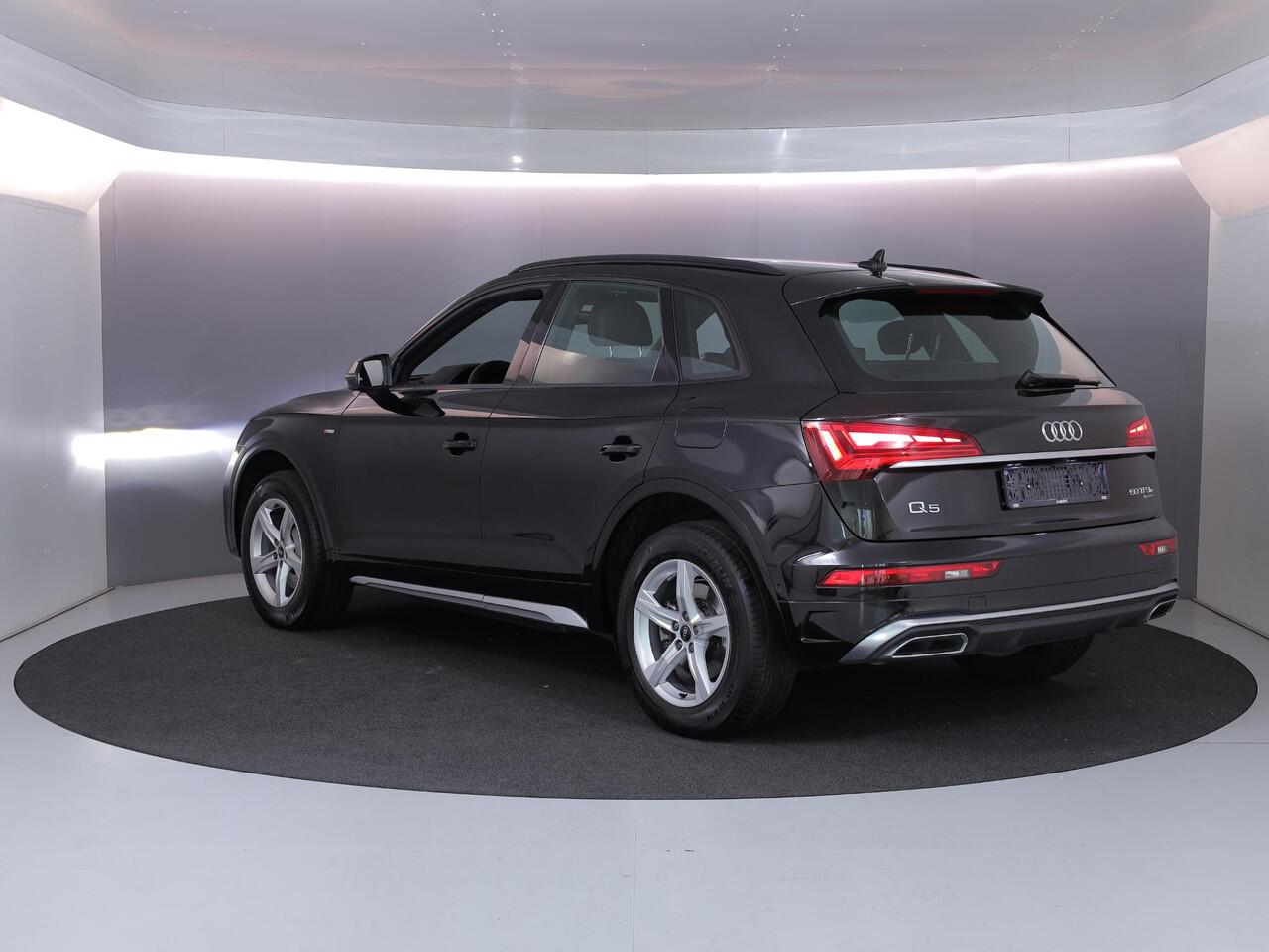 Audi Q5 50 TFSI e S edition 299pk S-tronic | 92% SOH | Parkeersensoren (Park assist) | Rondomzicht camera | Leder | Stoelverwarming | S-Line |