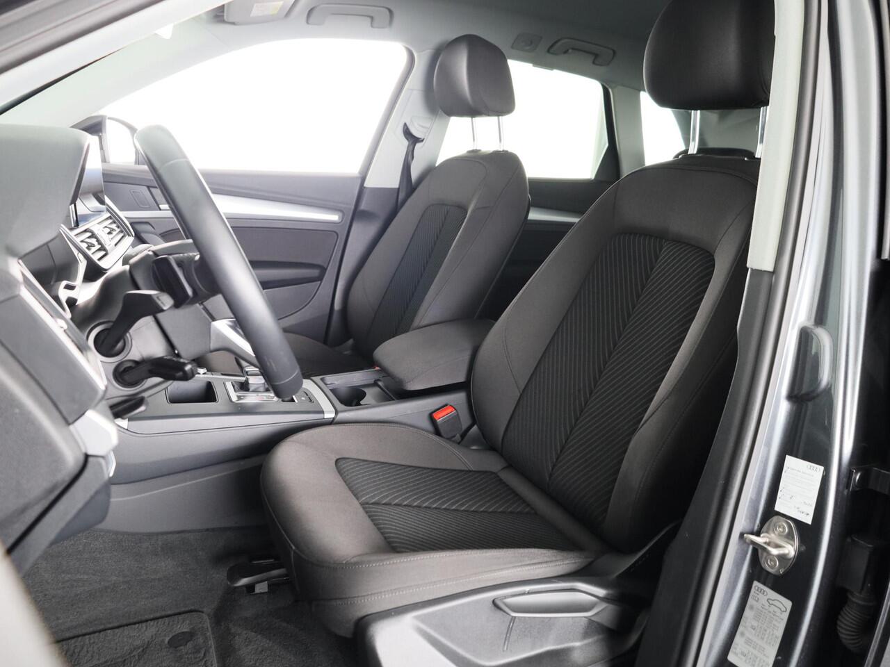 Audi Q5 50 TFSI e S edition Competition 299pk | Adaptieve cruise controle | Stoelverwarming | 21 inch Lichtmetalen velgen | Navigatie