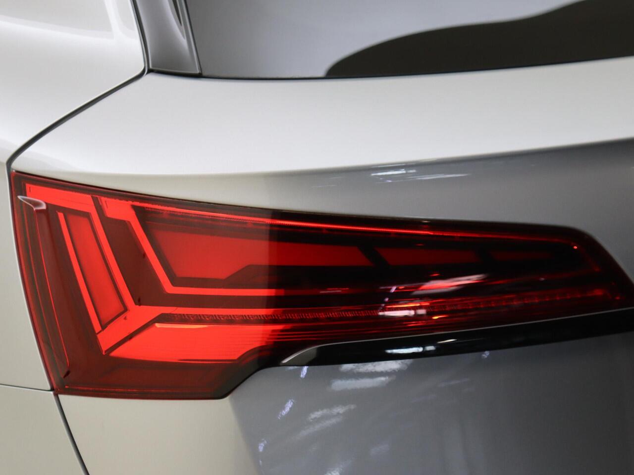 Audi Q5 50 TFSI e S edition | Panoramadak | Luchtvering | Trekhaak | 360 camera | 3-zone airco | LED matrix verlichting | Keyless | Parkeerassistent |