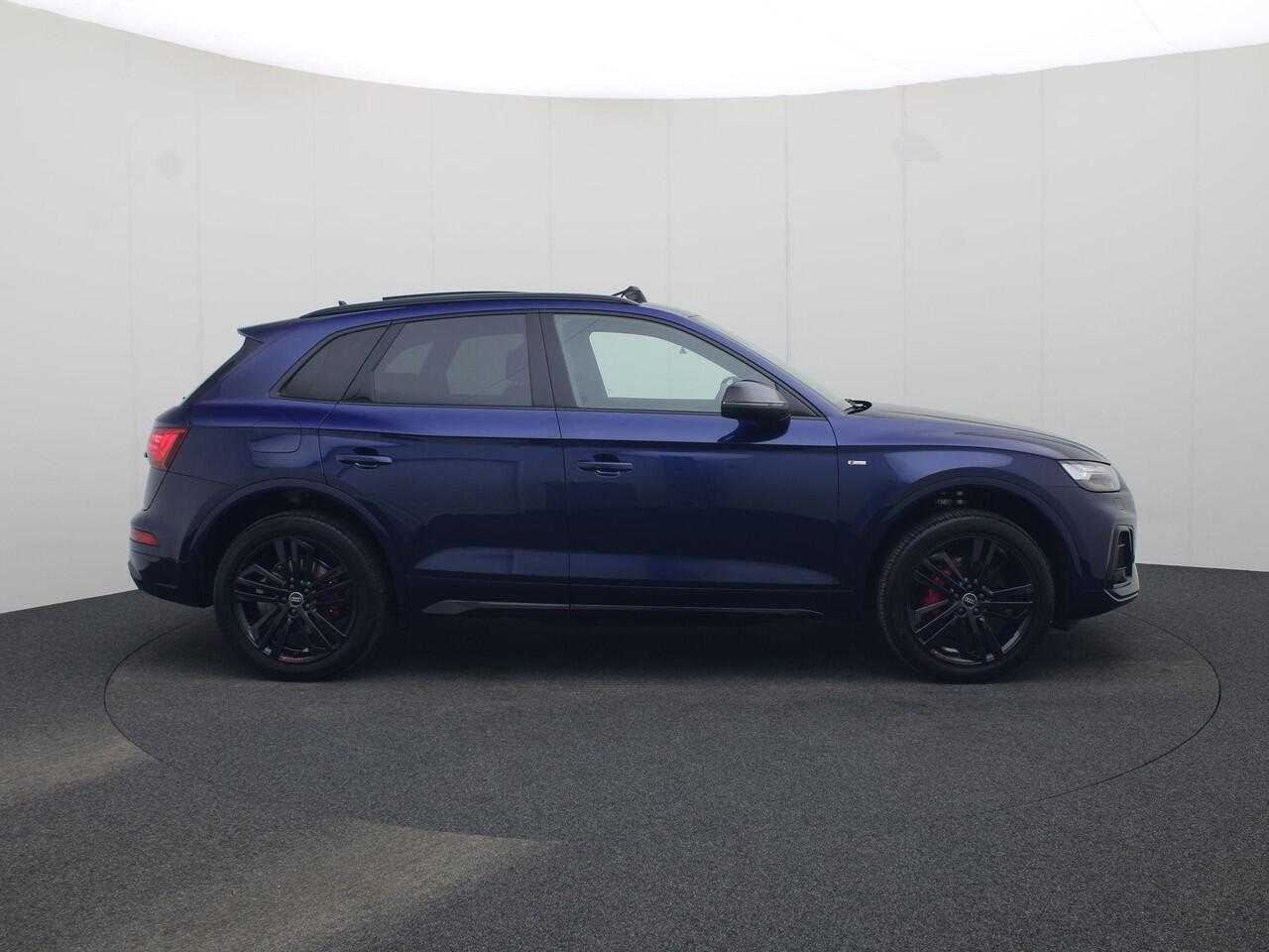 Audi Q5 50 TFSIe 220kW/299PK S Line · Panoramadak · Leder/Alcantara · Camera + Parkeersensoren