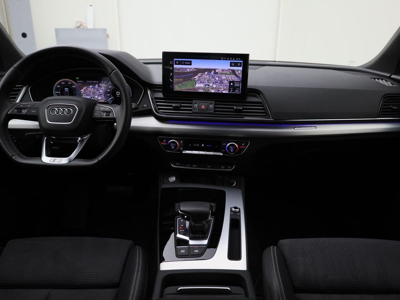 Audi Q5 50 TFSIe 220kW/299PK S Line · Panoramadak · Leder/Alcantara · Camera + Parkeersensoren