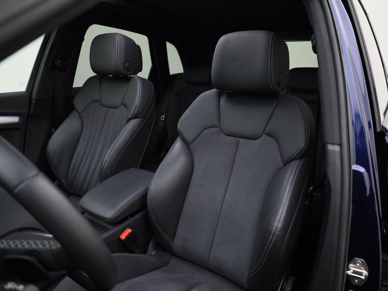 Audi Q5 50 TFSIe 220kW/299PK S Line · Panoramadak · Leder/Alcantara · Camera + Parkeersensoren