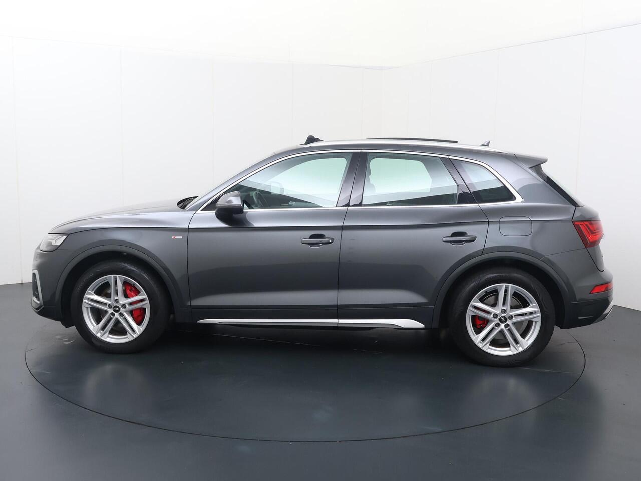 Audi Q5 50 TFSI e S edition | 299 PK | SoH 100% | Matrix LED koplampen | Panoramadak | Luchtvering | Climate control | S line |