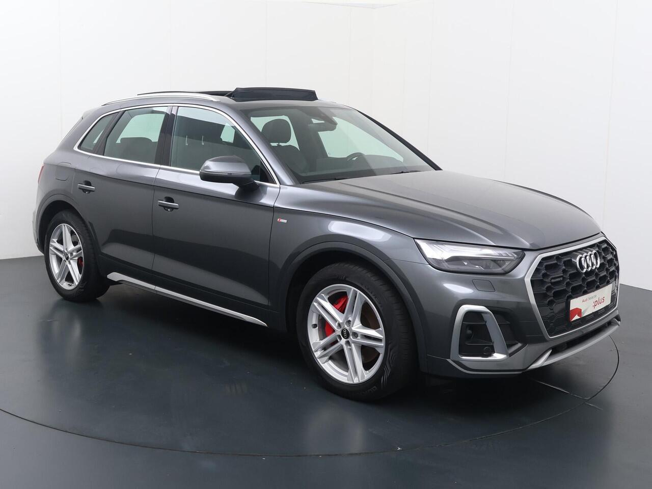 Audi Q5 50 TFSI e S edition | 299 PK | SoH 100% | Matrix LED koplampen | Panoramadak | Luchtvering | Climate control | S line |