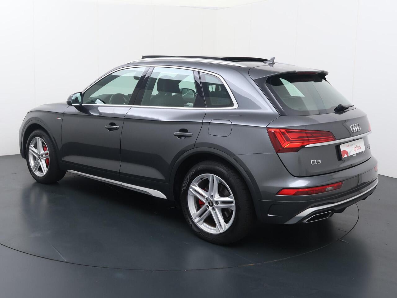 Audi Q5 50 TFSI e S edition | 299 PK | SoH 100% | Matrix LED koplampen | Panoramadak | Luchtvering | Climate control | S line |
