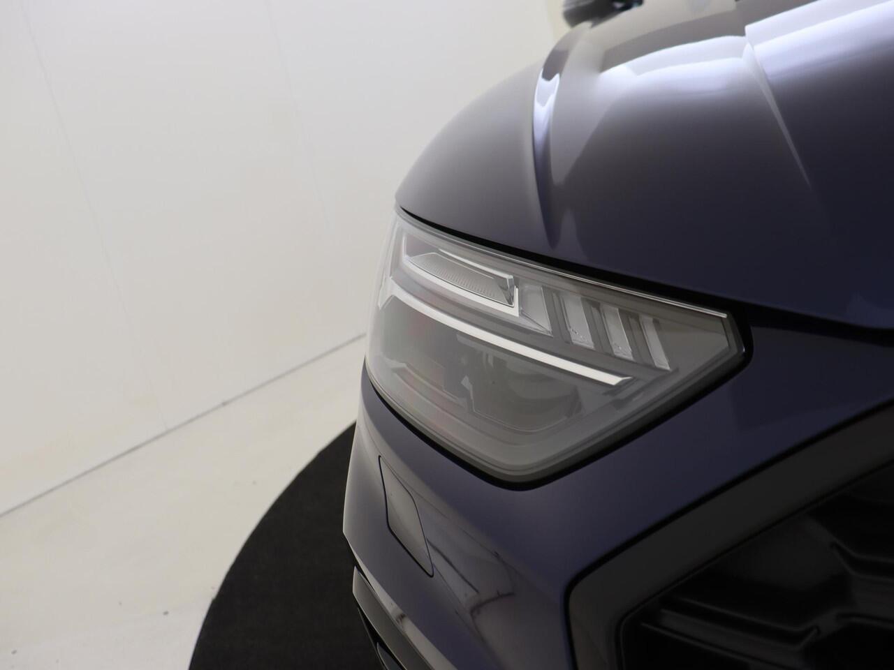 Audi Q5 55 TFSI e S edition Competition | Panoramadak | Trekhaak | Lederen bekleding 'Valcona' | Head-up display | Bang & Olufsen | LED matrix verlichting | Stoelverwarming voor en achter |
