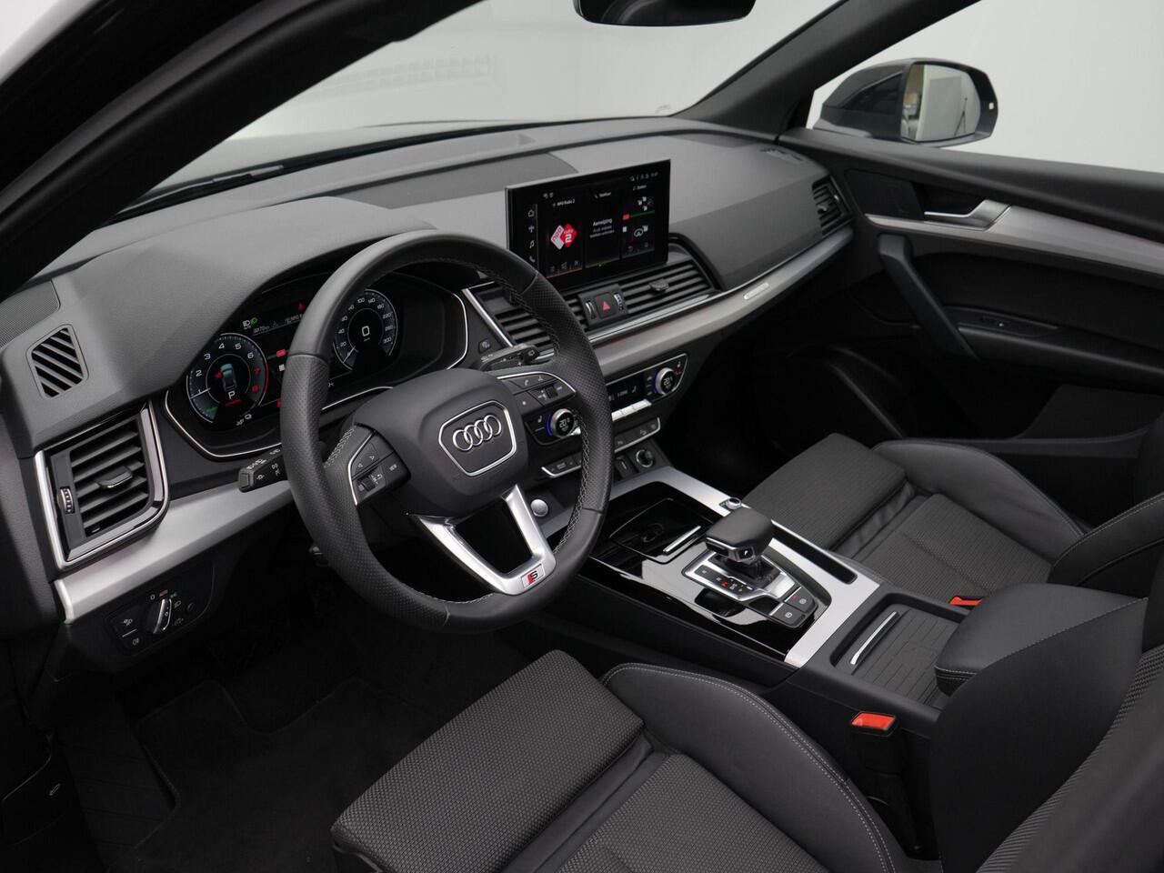 Audi Q5 50 TFSI e 299 pk S-tronic S edition Competition / S-Line | Panoramadak | Trekhaak | Matrix LED | Achteruitrijcamera | Stoelverwarming