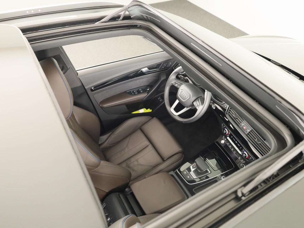 Audi Q5 50 TFSI e Advanced edition 299 pk S-tronic | Navigatie | Panoramadak | Parkeersensoren (Park assist) | Rondomzicht camera | Lederenbekleding | Stoelverwarming |