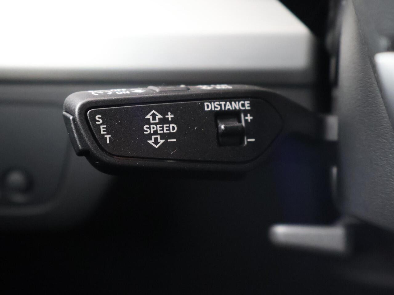 Audi Q5 S edition Competition 50 TFSI e 220 kW / 299 PK | Stoelverwarming | Trekhaak | Keyless Entry | LED | Adaptieve Cruise Control | Elektrische Stoel |