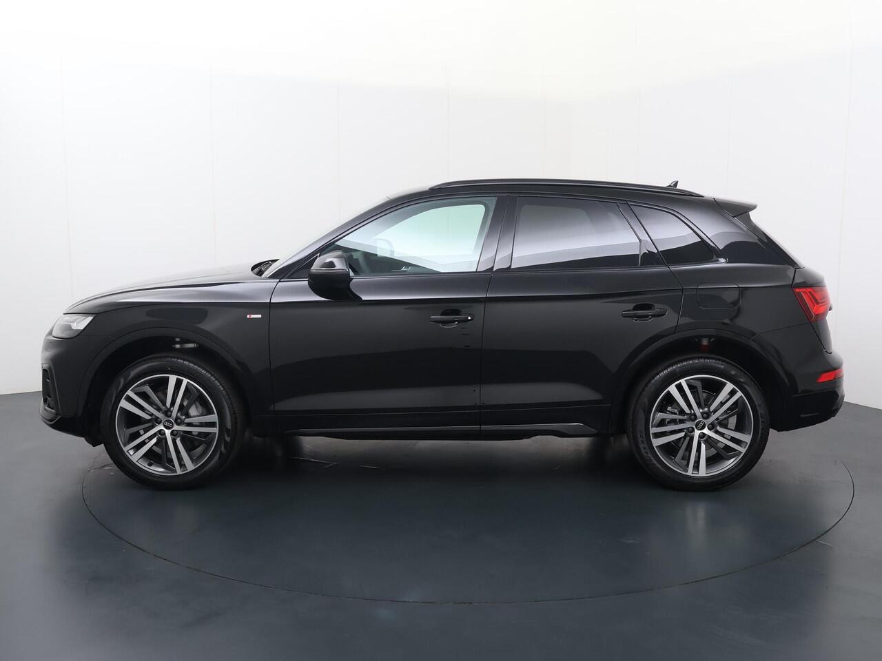 Audi Q5 S edition Competition 50 TFSI e 220 kW / 299 PK | Stoelverwarming | Trekhaak | Keyless Entry | LED | Adaptieve Cruise Control | Elektrische Stoel |