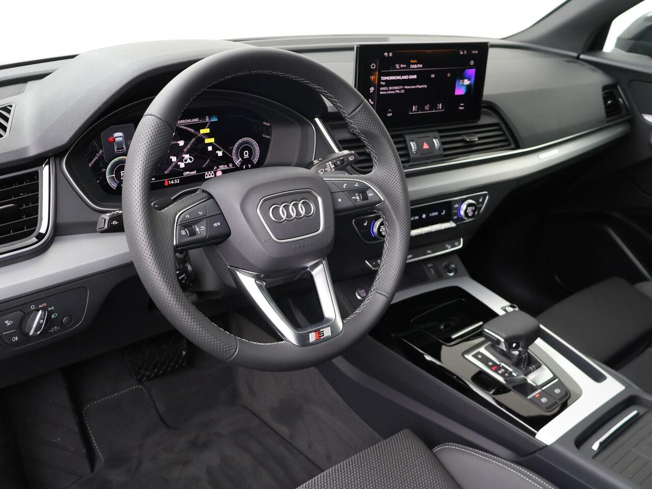 Audi Q5 S edition Competition 50 TFSI e 220 kW / 299 PK | Stoelverwarming | Trekhaak | Keyless Entry | LED | Adaptieve Cruise Control | Elektrische Stoel |