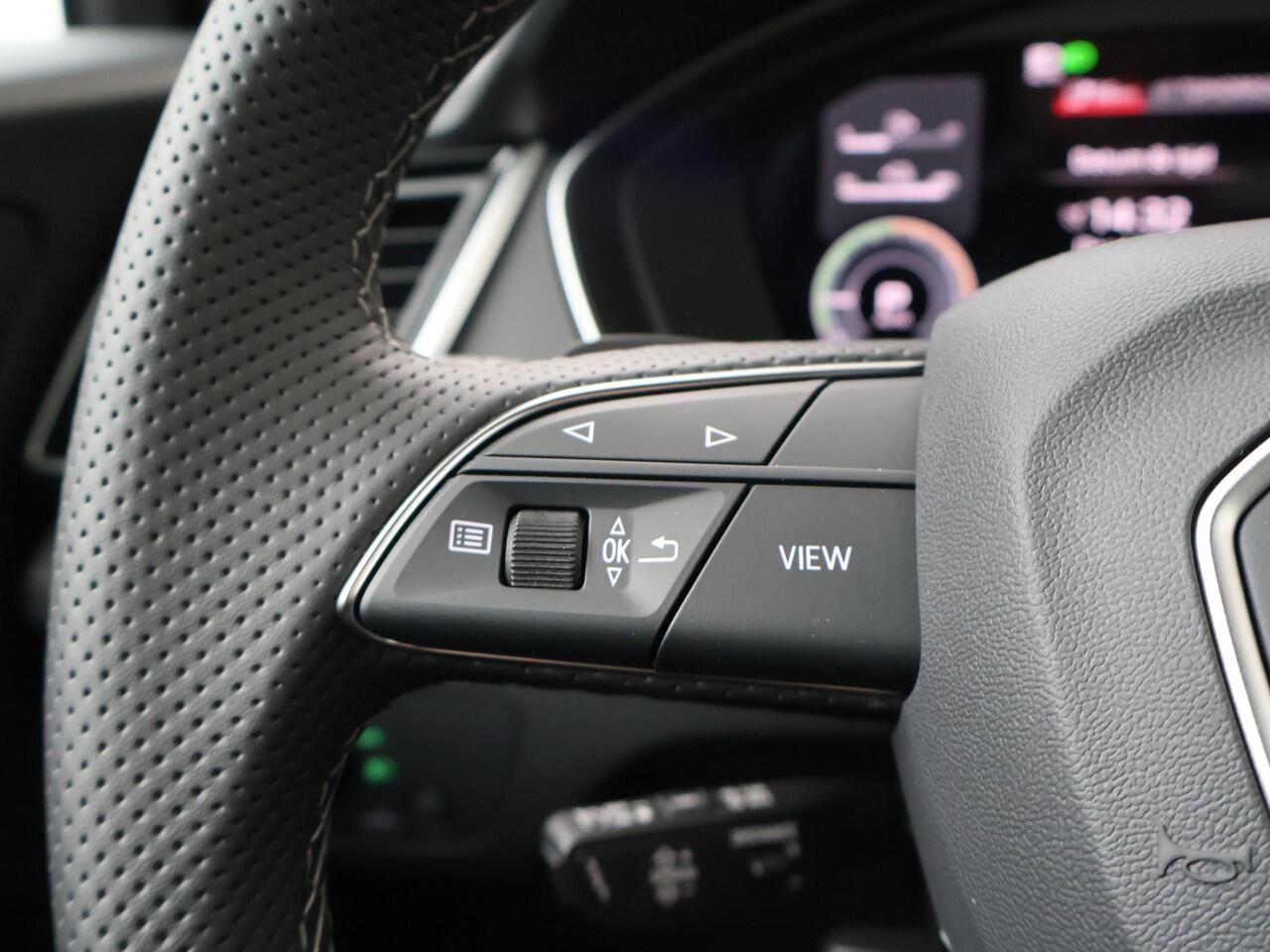 Audi Q5 S edition Competition 50 TFSI e 220 kW / 299 PK | Stoelverwarming | Trekhaak | Keyless Entry | LED | Adaptieve Cruise Control | Elektrische Stoel |