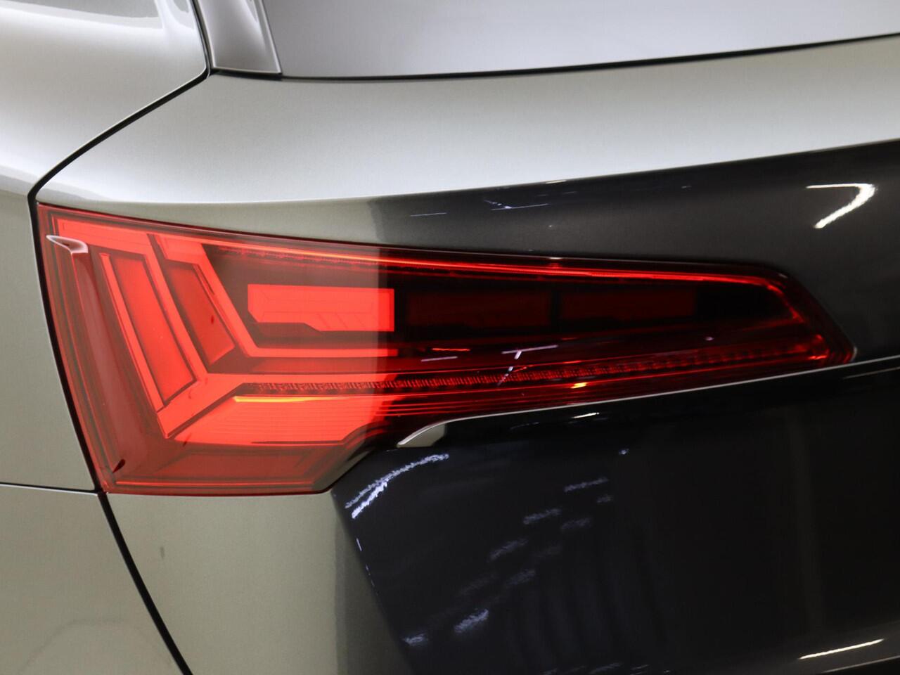 Audi Q5 55 TFSI e S edition Competition | Panoramadak | Trekhaak | 360 camera | 3-zone airco | Stoelverwarming voor- en achter | Dodehoek | Keyless | Parkeerassistent |