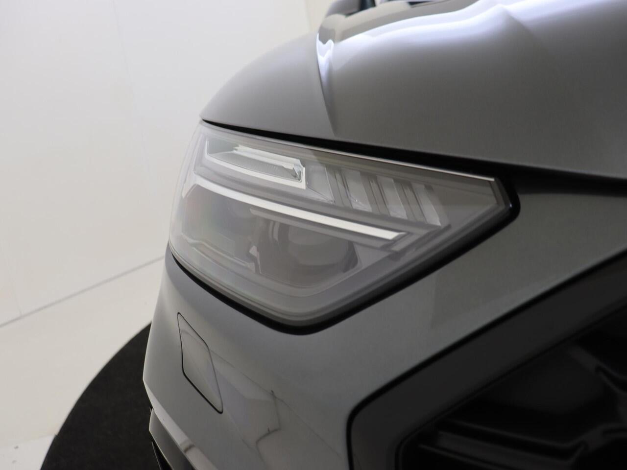 Audi Q5 55 TFSI e S edition Competition | Panoramadak | Trekhaak | 360 camera | 3-zone airco | Stoelverwarming voor- en achter | Dodehoek | Keyless | Parkeerassistent |