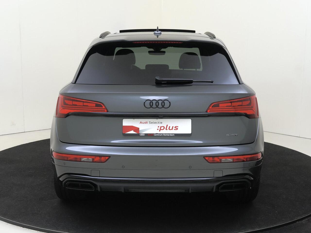 Audi Q5 55 TFSI e S edition Competition | Panoramadak | Trekhaak | 360 camera | 3-zone airco | Stoelverwarming voor- en achter | Dodehoek | Keyless | Parkeerassistent |