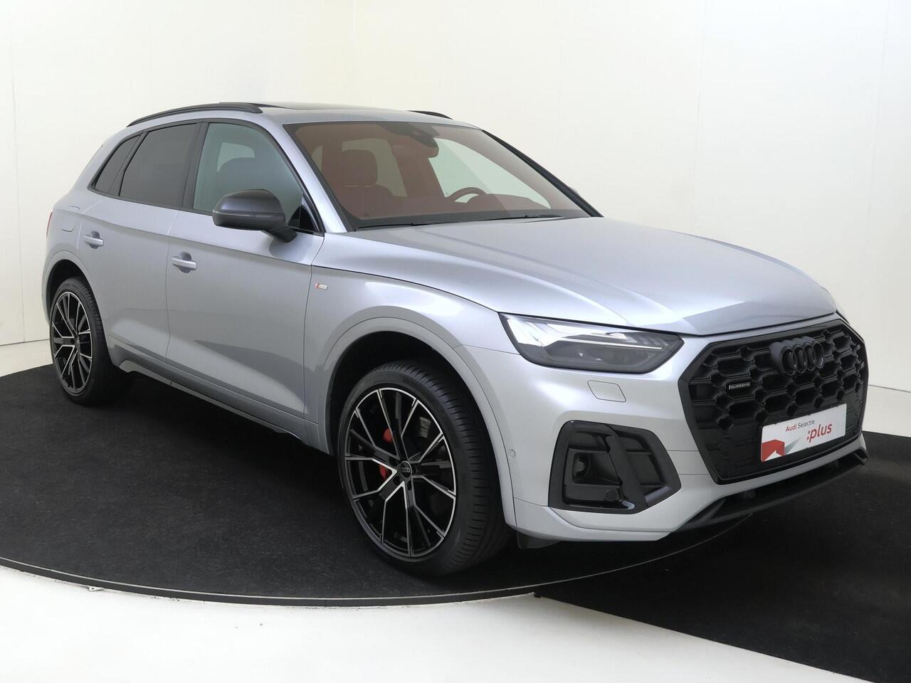 Audi Q5 55 TFSI e S edition Competition | Panoramadak | Trekhaak | Achteruitrijcamera | 3-zone airco | Dodehoek detectie | Keyless | LED matrix verlichting | Stoelverwarming |