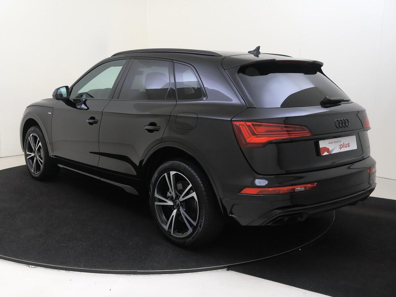 Audi Q5 55 TFSI e S edition Competition | Trekhaak | Achteruitrijcamera | 3-zone airco | Keyless | LED matrix verlichting | Adaptieve cruise control | Stoelverwarming | CarPlay |