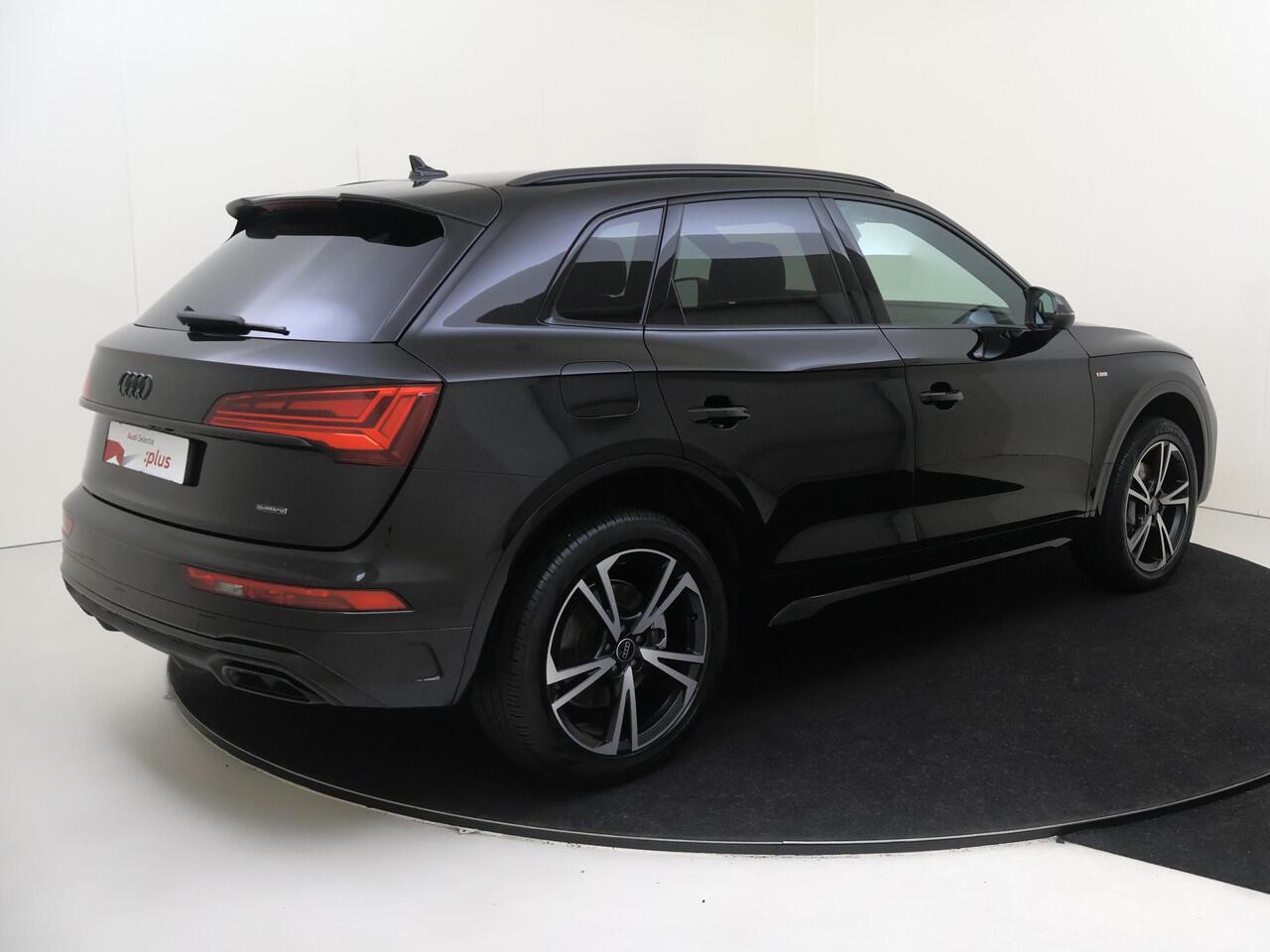 Audi Q5 55 TFSI e S edition Competition | Trekhaak | Achteruitrijcamera | 3-zone airco | Keyless | LED matrix verlichting | Adaptieve cruise control | Stoelverwarming | CarPlay |
