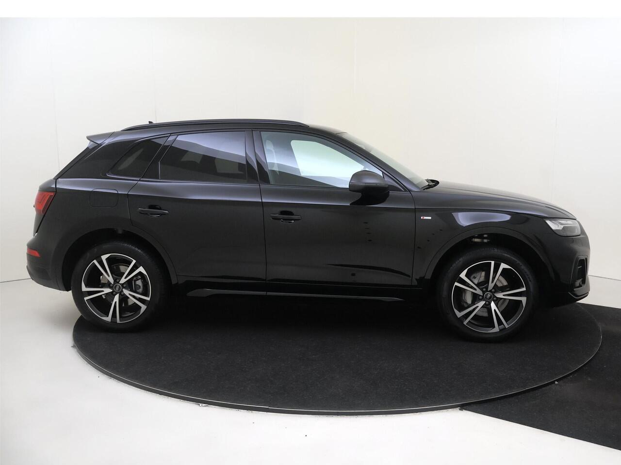 Audi Q5 55 TFSI e S edition Competition | Trekhaak | Achteruitrijcamera | 3-zone airco | Keyless | LED matrix verlichting | Adaptieve cruise control | Stoelverwarming | CarPlay |