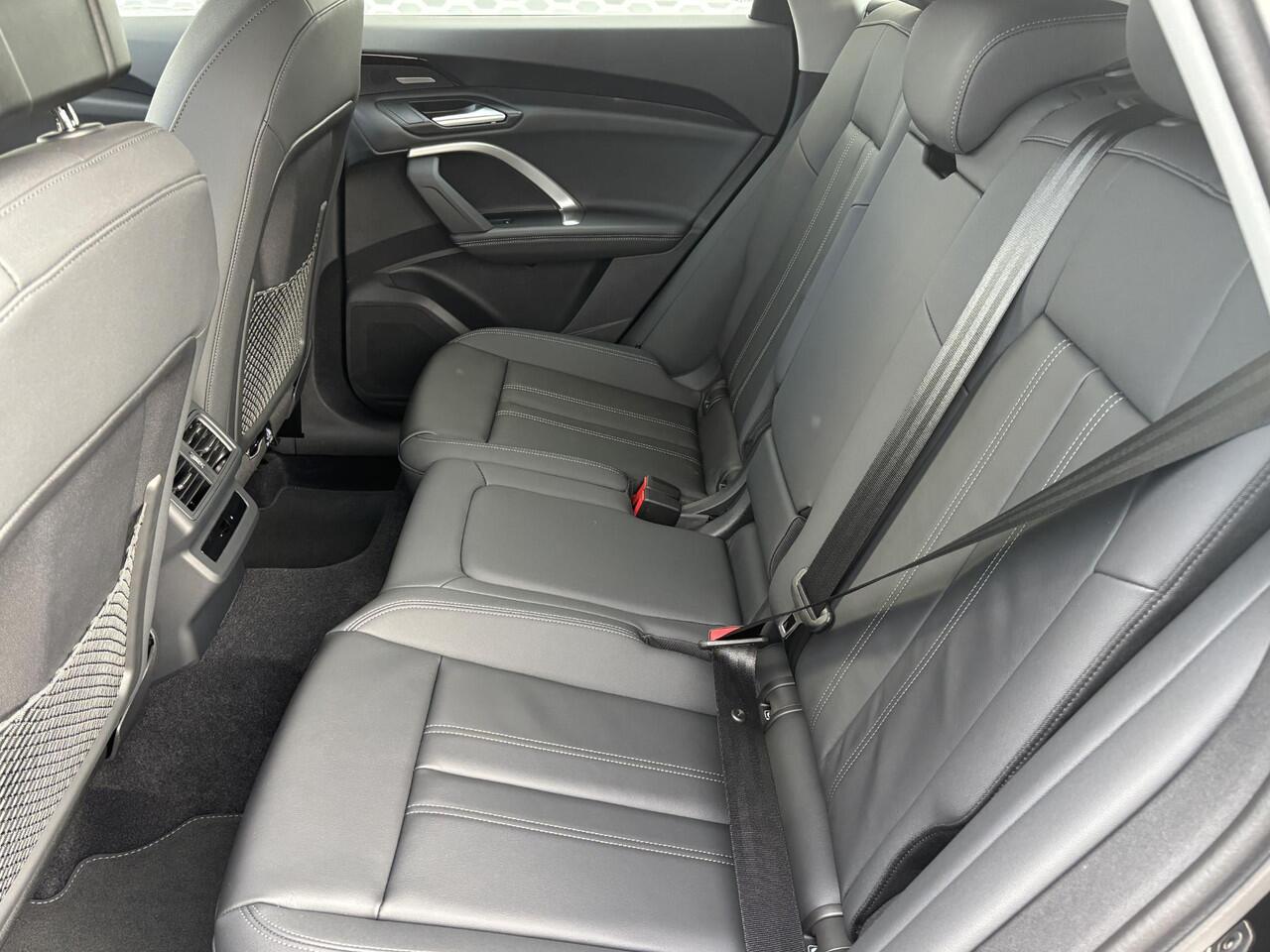 Audi Q5 Advanced edition e-Hybrid 220 kW / 299 PK | Passagiersdisplay | Head-up display | Bang & Olufsen Audio | Luchtvering