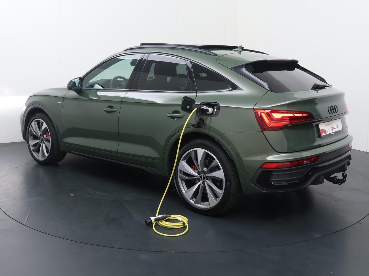 Audi Q5 Sportback 55 TFSI e S edition Competition | 367 PK | Trekhaak | Panoramadak | Luchtvering | Head-up Display | 21" LM velgen | S line |