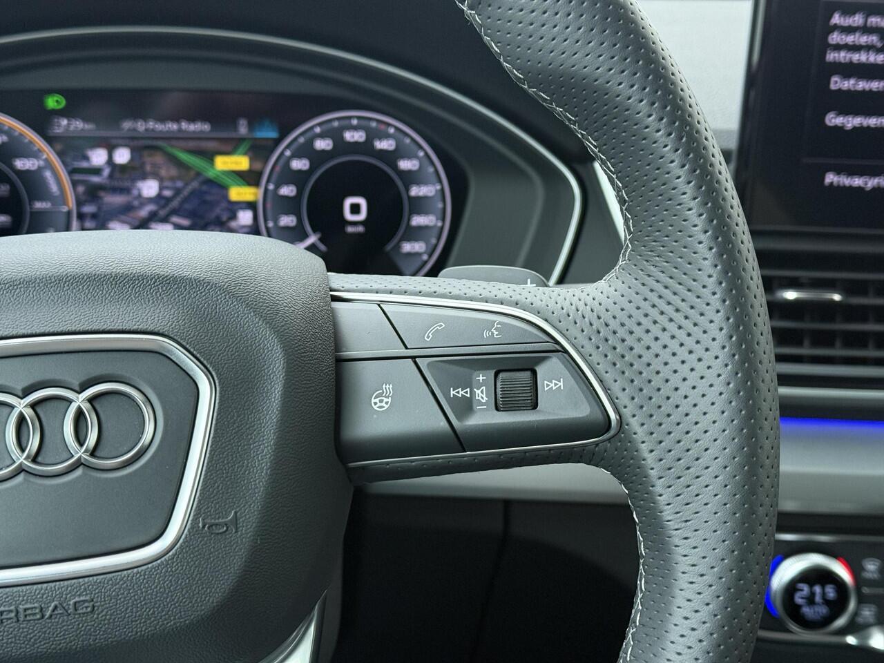 Audi Q5 Sportback 55 TFSI e S edition Competition | 367 PK | Trekhaak | Panoramadak | Luchtvering | Head-up Display | 21" LM velgen | S line |