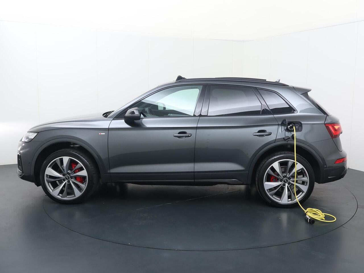 Audi Q5 55 TFSI e S edition Competition | 367 PK | SoH 91% | Trekhaak | Panoramadak | Head-up display | 21" LM velgen | Lederen S line bekleding |