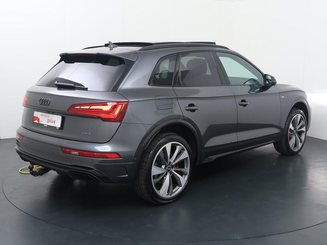 Audi Q5 55 TFSI e S edition Competition | 367 PK | SoH 91% | Trekhaak | Panoramadak | Head-up display | 21" LM velgen | Lederen S line bekleding |