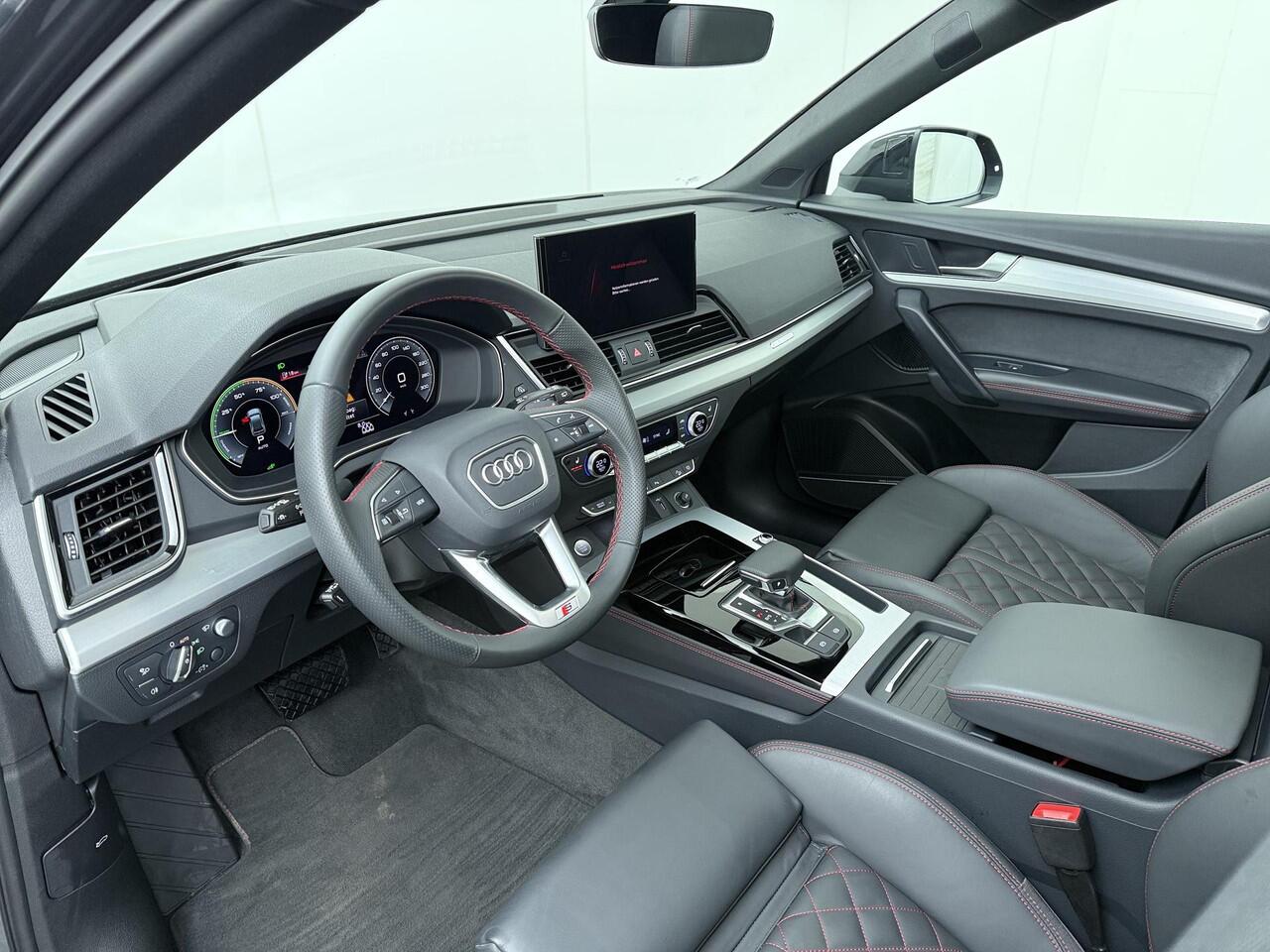 Audi Q5 55 TFSI e S edition Competition | 367 PK | SoH 91% | Trekhaak | Panoramadak | Head-up display | 21" LM velgen | Lederen S line bekleding |