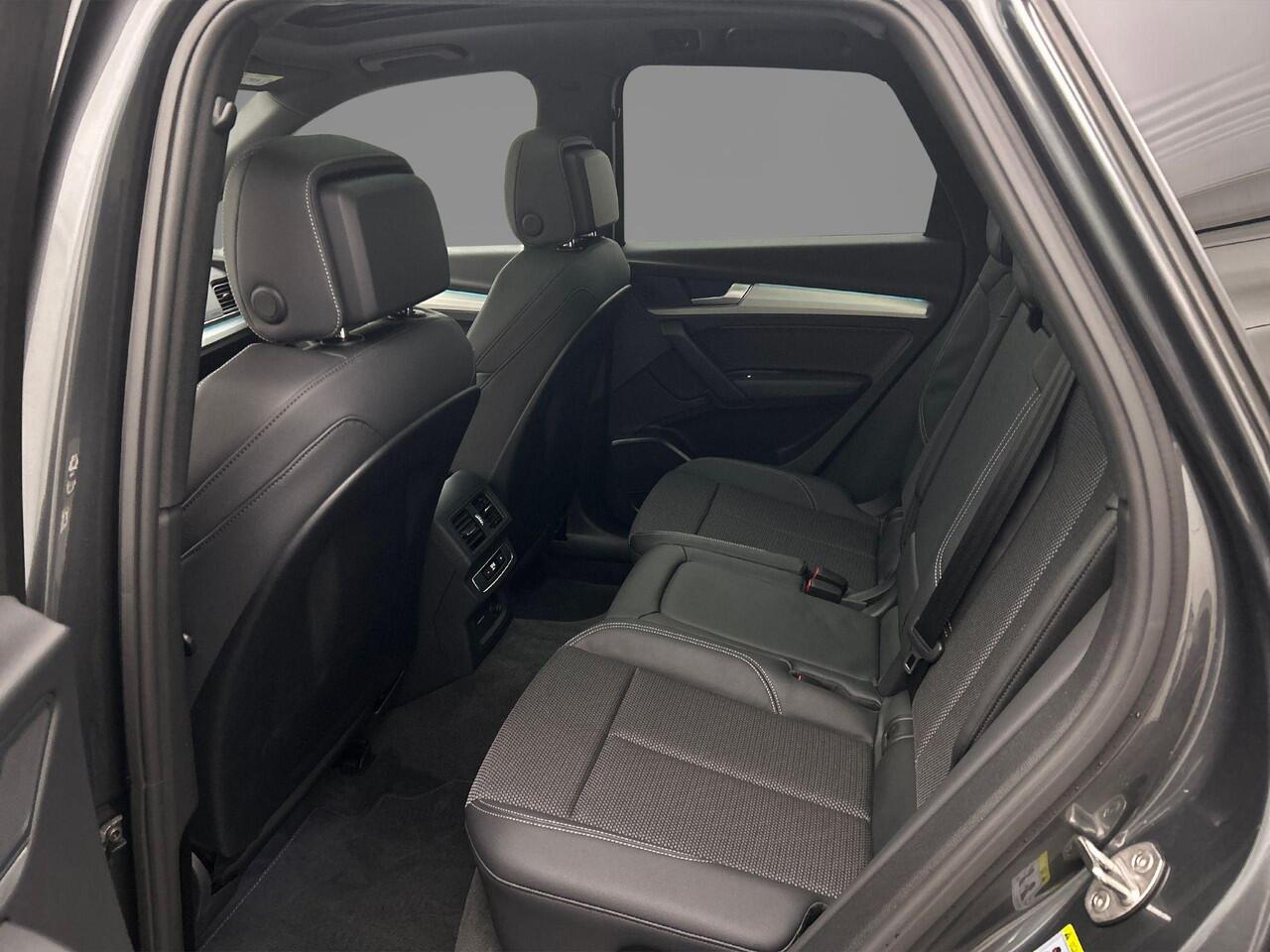 Audi Q5 50 TFSI e S edition Competition | Luchtvering | Pano | City | Tour | Matrix-led | Achteruitrijcamera | Audi Sound |