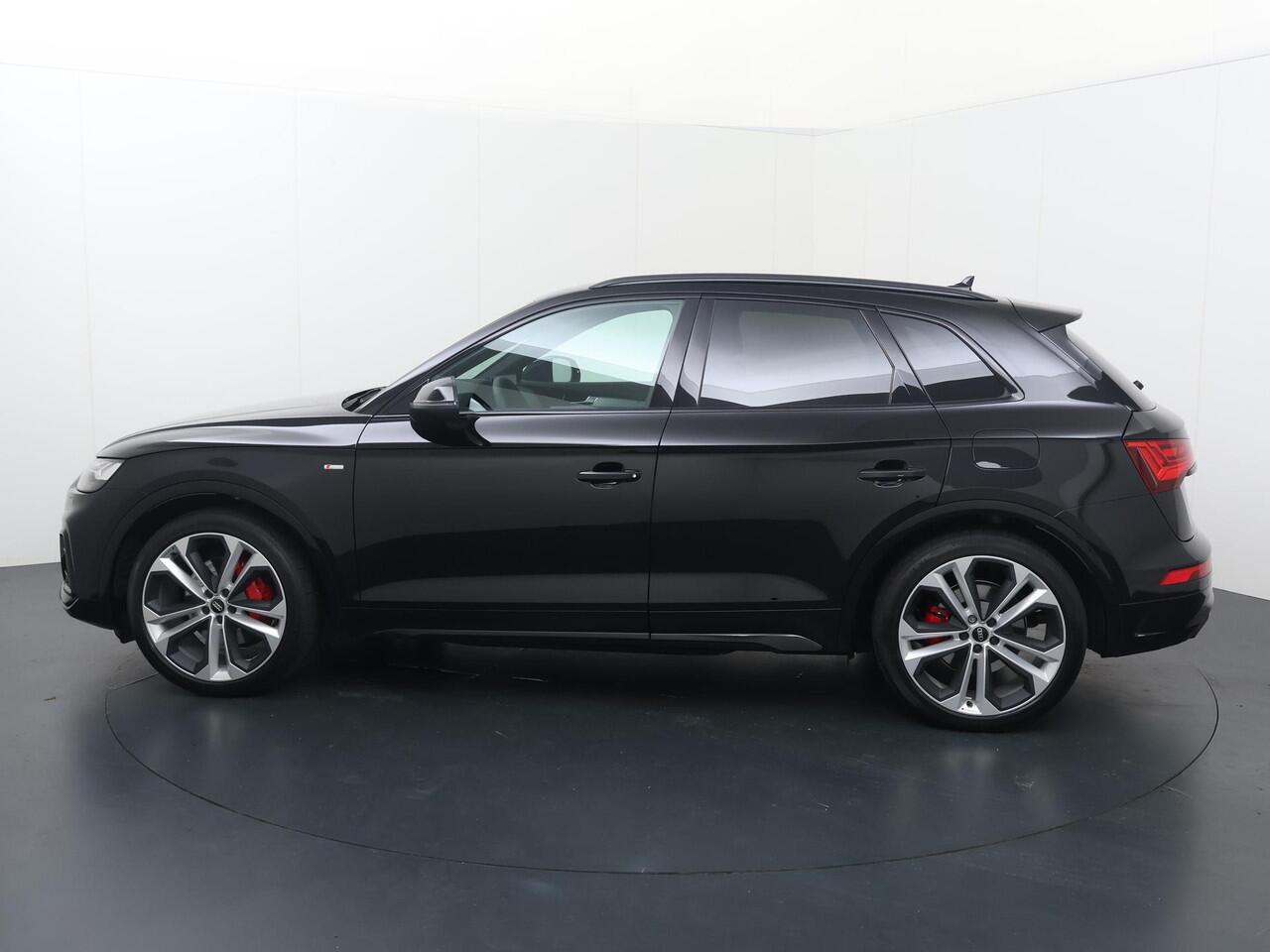 Audi Q5 55 TFSI e S edition Competition | 367 PK | SoH 93% | Trekhaak | Luchtvering | Head-up display | 21" LM velgen | B & O audio | Matrix LED koplampen | S line |