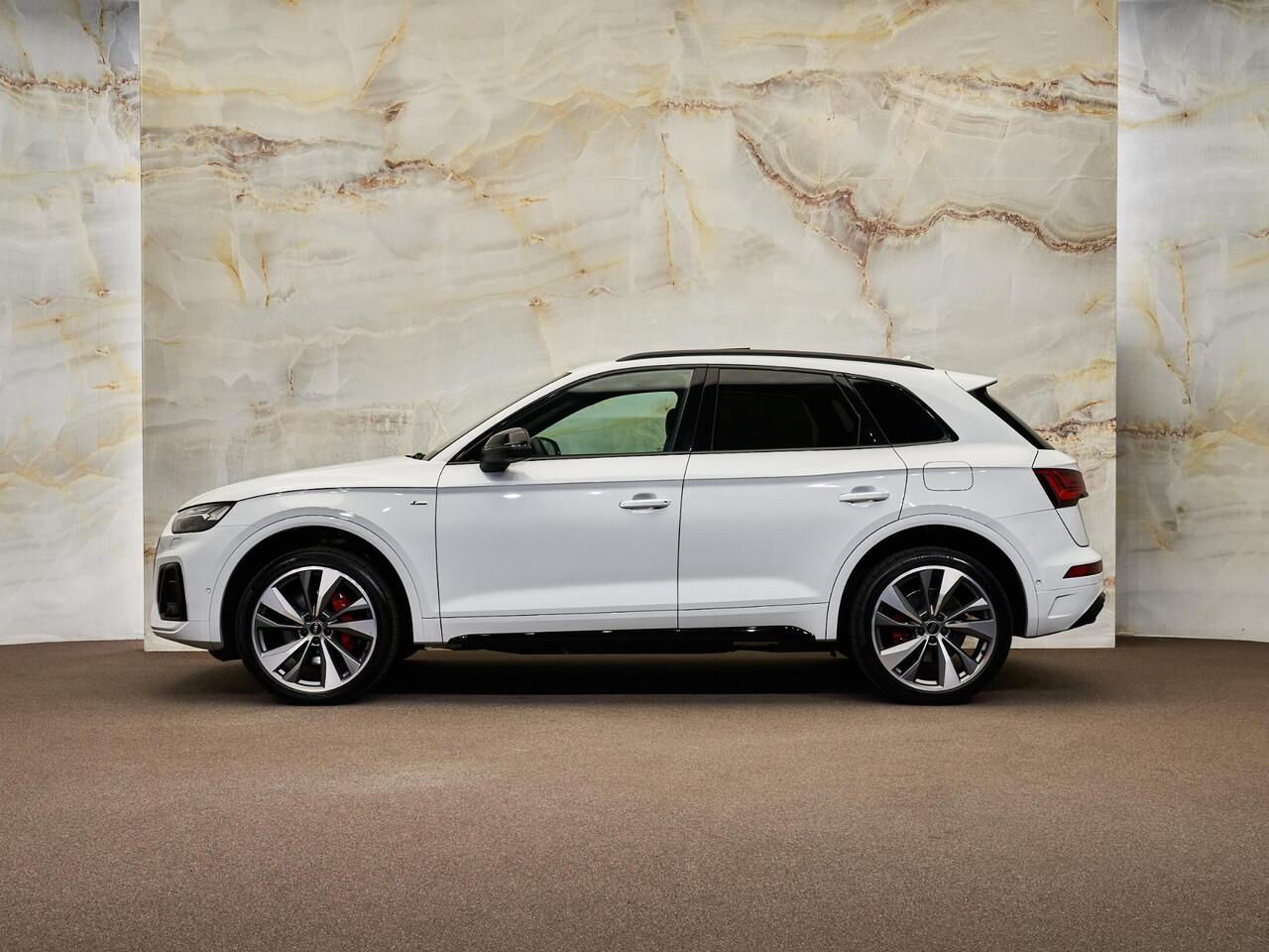 Audi Q5 55 TFSI e S Edition Competition, pano, B&O, tr.haak, Matrix-LED, 360 camera, 21", ACC, HUD, keyless, privacy