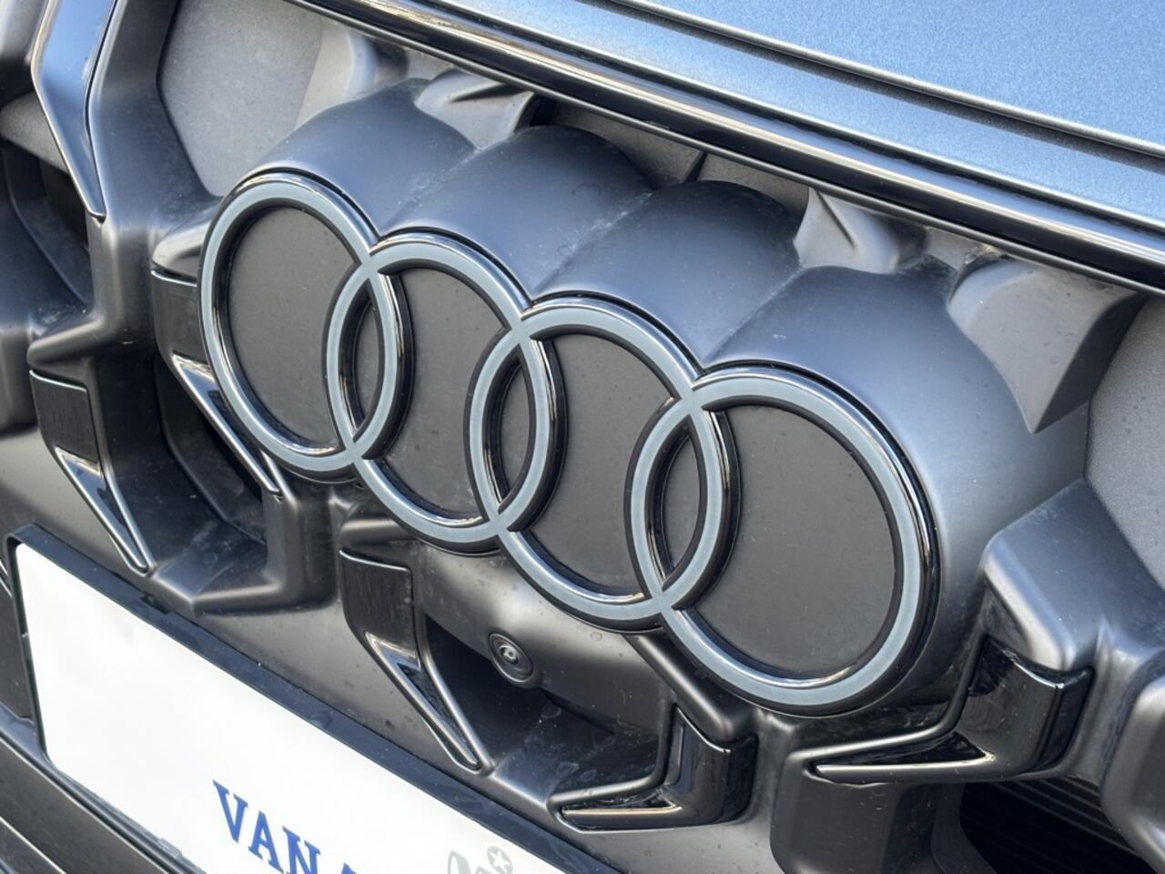 Audi Q5 e-hybrid Quattro 252pk S-Line Pano Luchtvering Trekhaak 21'' BTW