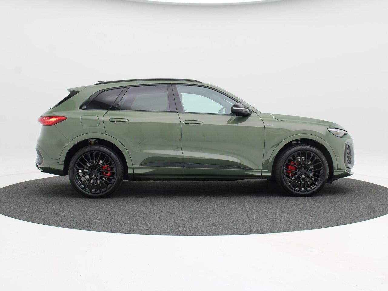 Audi Q5 S edition Competition 2.0 e-hybrid | 367 Pk | 21 inch | Adaptieve Luchtvering | Panorama dak | Privacy glas | Sportstoelen | Navigatie |