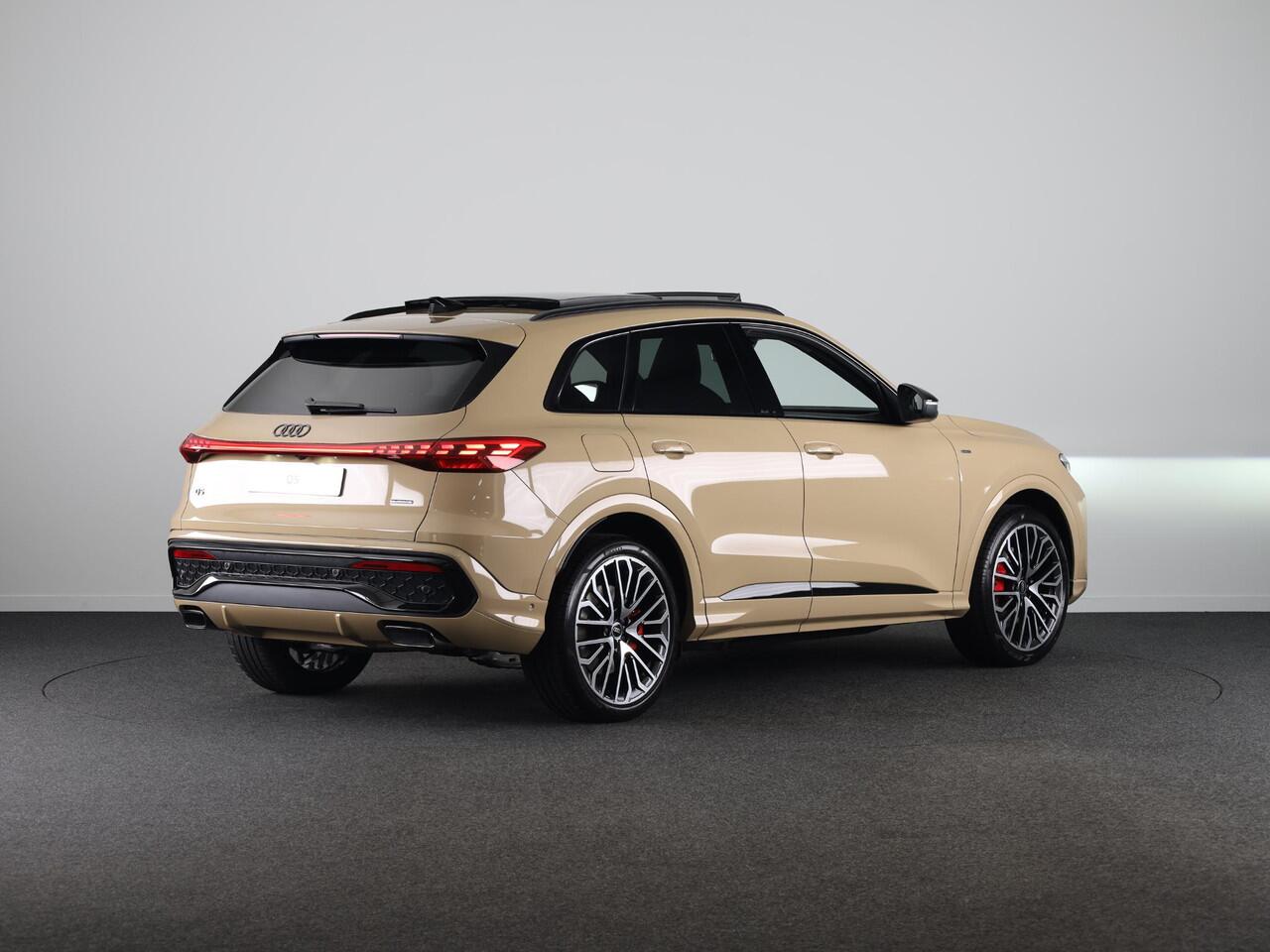 Audi Q5 2.0 TFSI e-hybrid quattro S edition Competition 367pk | Tech Plus Pakket | MMI experience pro | Glazen panoramadak | Tech plus | Privacy glas |