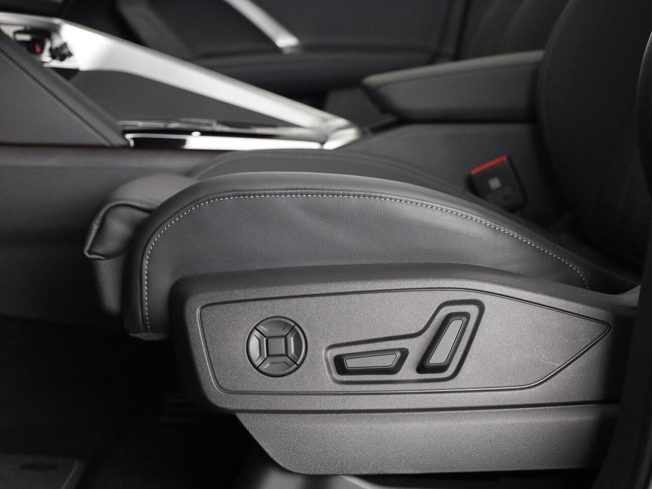 Audi Q5 2.0 TFSI e-hybrid quattro S edition Competition 367pk | Tech Plus Pakket | MMI experience pro | Glazen panoramadak | Tech plus | Privacy glas |