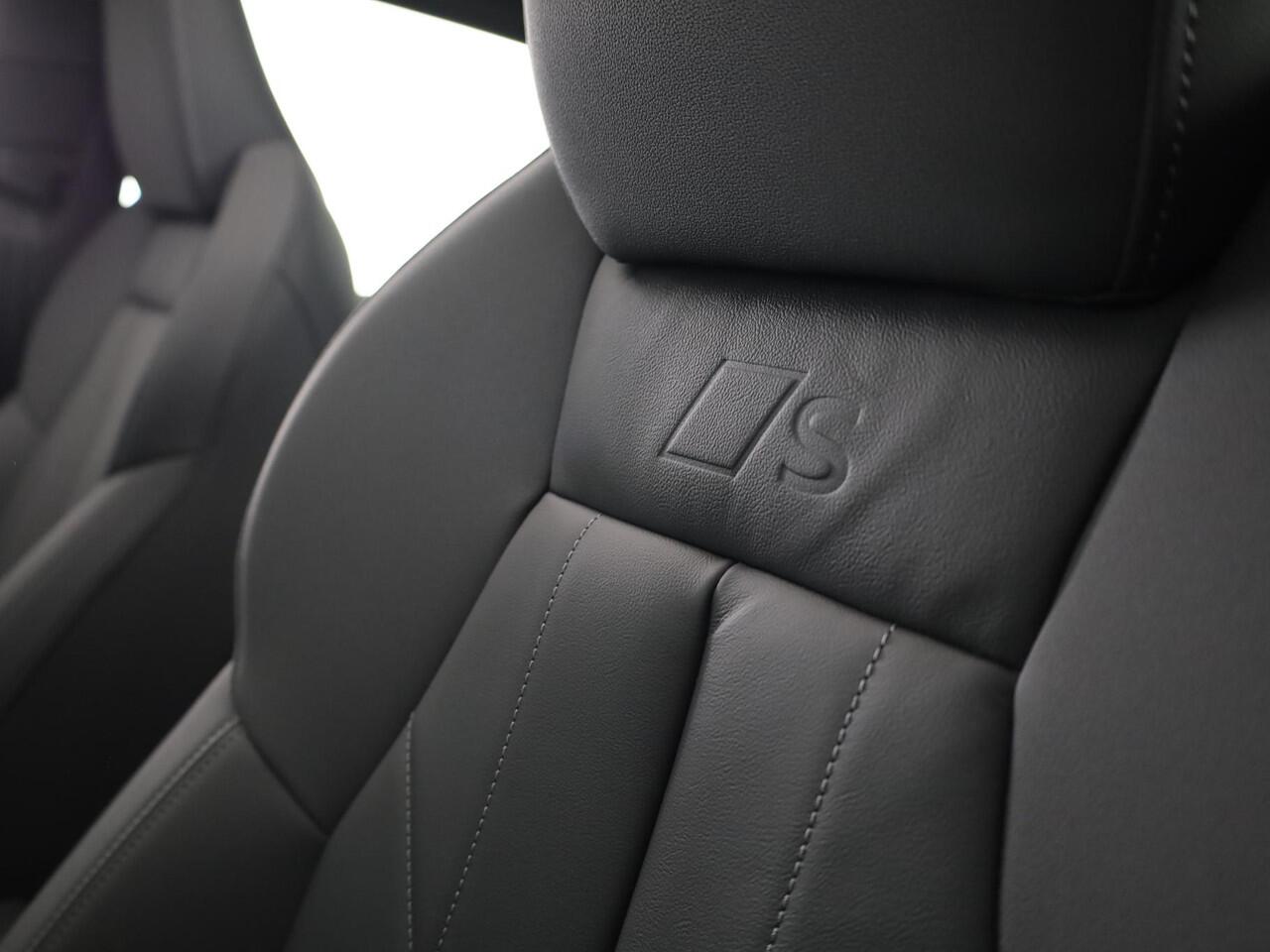 Audi Q5 2.0 TFSI e-hybrid quattro S edition Competition 367pk | Tech Plus Pakket | MMI experience pro | Glazen panoramadak | Tech plus | Privacy glas |